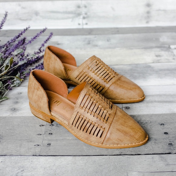 Mi.iM Freesia | Handwoven D'Orsay Shoes - Picture 2 of 3